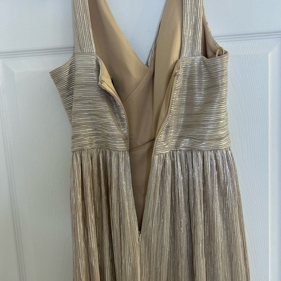 JB Boutique Women's Pleated Metallic Knit Faux Crossover Sleeveless Gown size 6 - Picture 7 of 12